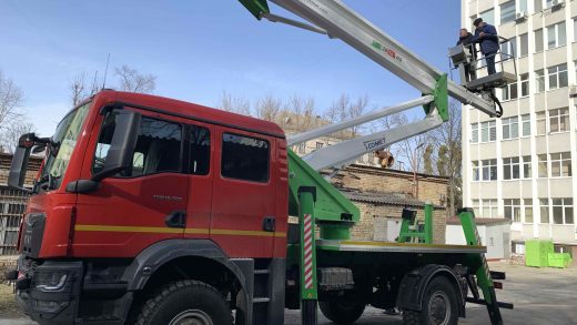 Особливість колінчастих автогідропідйомників